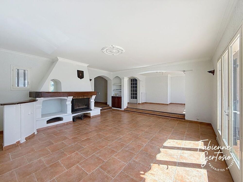 CEYRESTE ! Maison traditionnelle 6 pièces, terrain 1127m², piscine