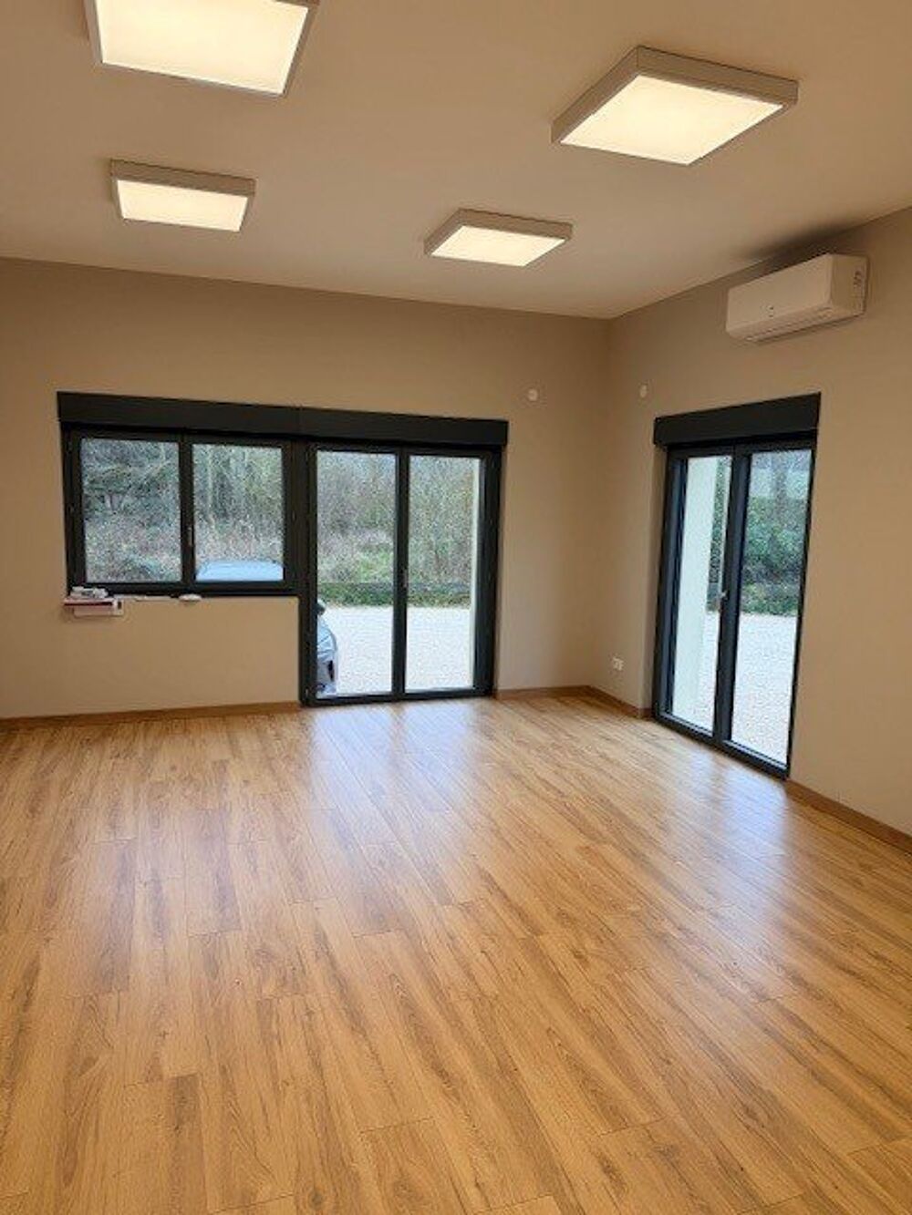   À louer : bureaux open space d'environ 32 m², récemment rénovés, idéalement situés Chalon sur saone