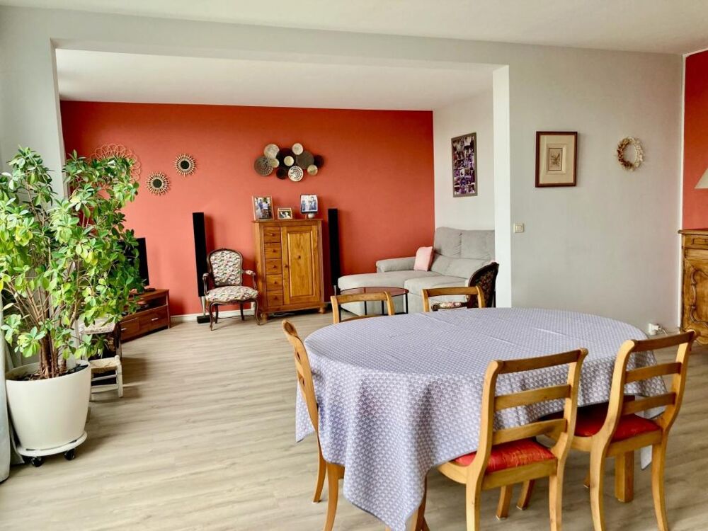 DERNIER ETAGE T5 128M² LUMINEUX , BALCON, CAVE, GARAGE ET PARKINGS EN COLLLECTIF CLOS
