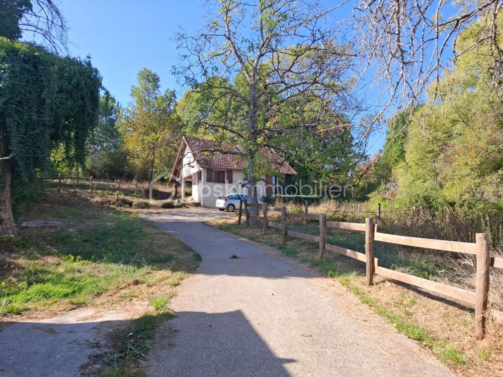 Maison sur terrain boisé de 8417m2 avec garage et abris