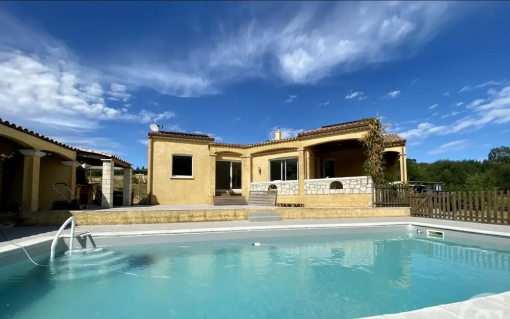 Maison 7 pièces 157 m² · à Saint Denis · 157 m² · 280 000 €