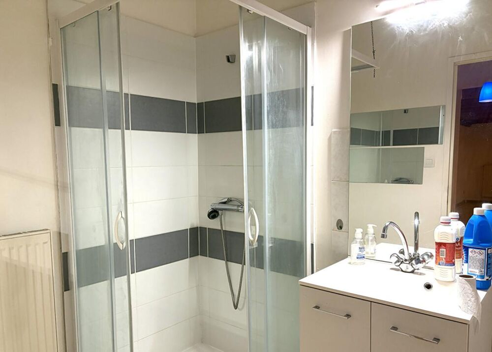 Vente Appartement SAINT ETIENNE Sud, secteur Amouroux. Une maison au fond de la cour avec terrasse devant. 46,95m²hab Saint etienne