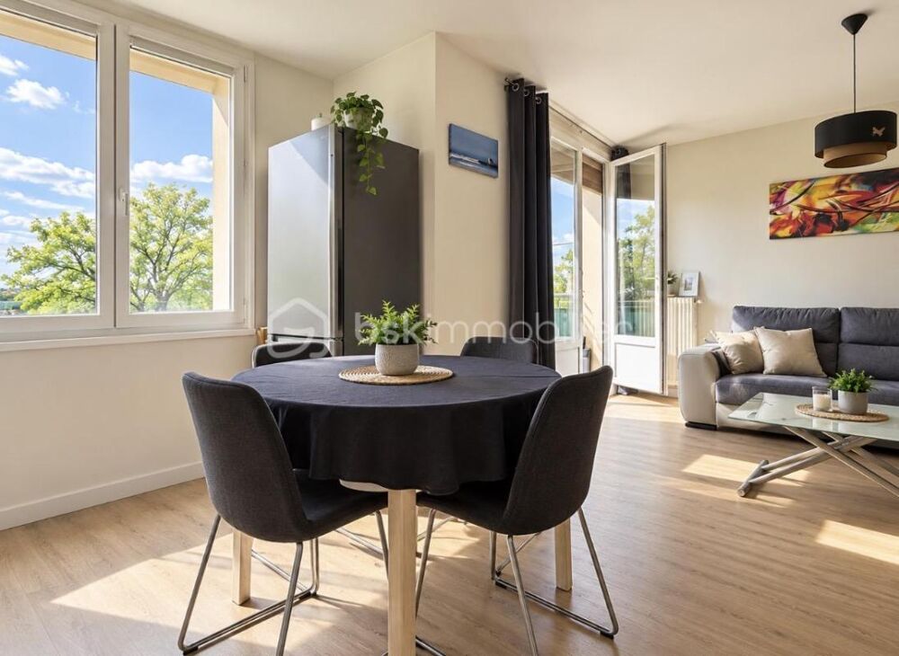 T2 rénové avec balcon, cave et parking privatif  Vendu loué