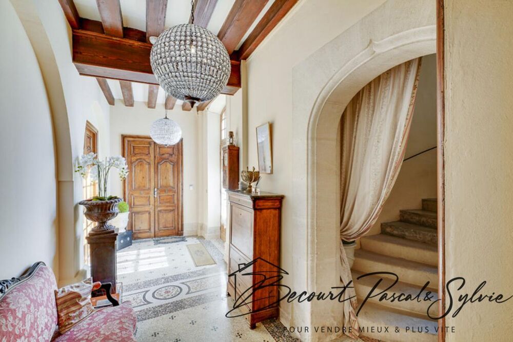 Vente Appartement Appartement  dans un château du 16ème siècle Le Pontet 5 pièce(s) 184 m2 piscine et parc Le pontet