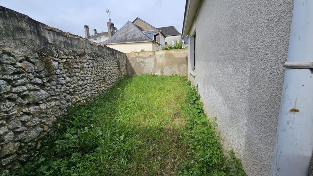 Maison de charme  Centre-ville  Idéal primo-accédant / investisseur / retraités NOYANT (49)