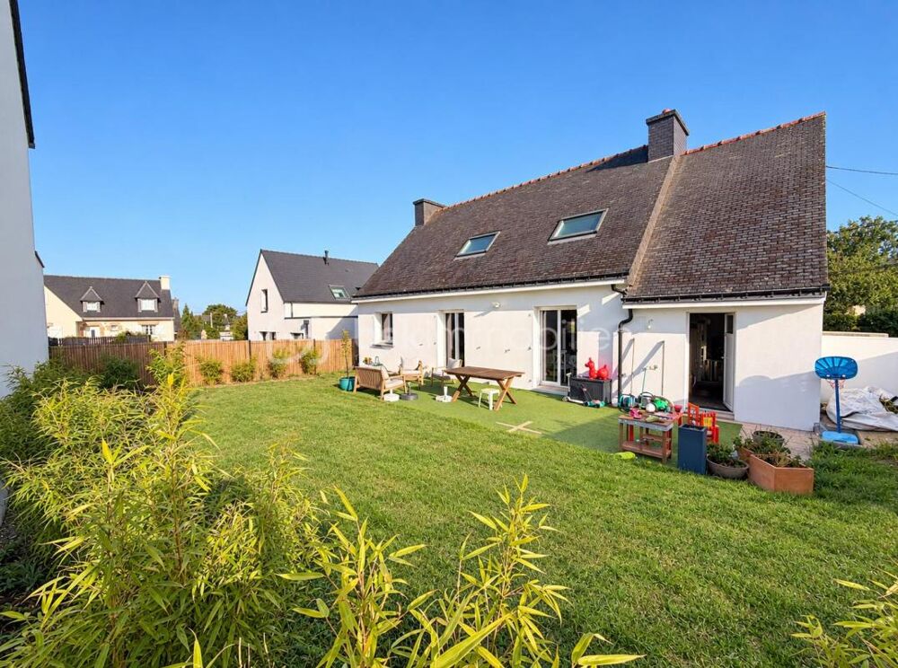 MERIADEC - A deux pas des commerces - Maison de 125 m2 rénovée sur près de 500 m2 de terrain - 4 chambres