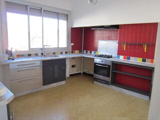  Appartement à louer 4 pièces 100 m²