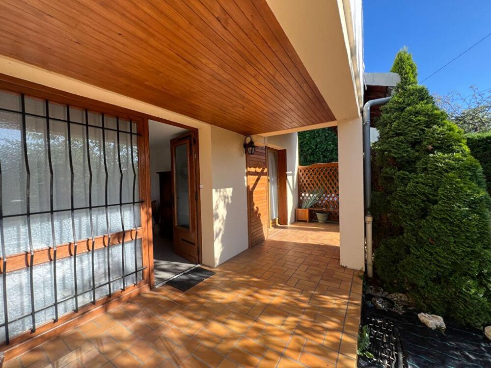 Maison avec jardin, garage et terrain constructible