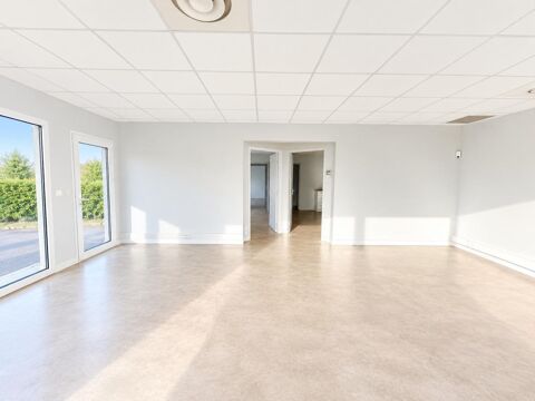   Le Taillan-Médoc - Local de 103 m² avec parkings 