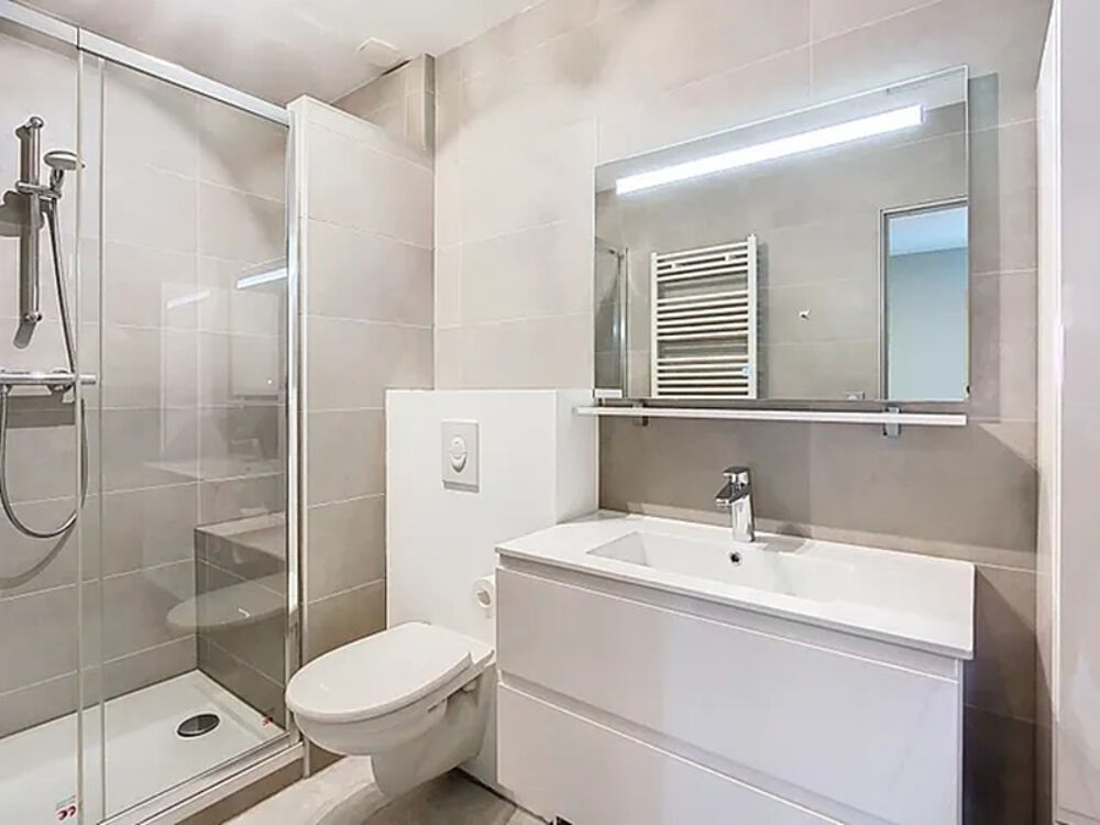 Appartement/"maison" 7 pièce(s) 145.40 m2, avec véranda, garage fermé, place de parking extérieur, refait à neuf