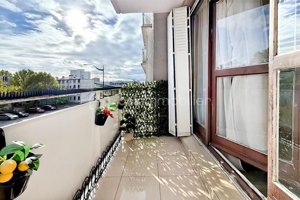 Vente Appartement Bel appartement traversant de 3 pièces avec balcon, cave et parking Stains
