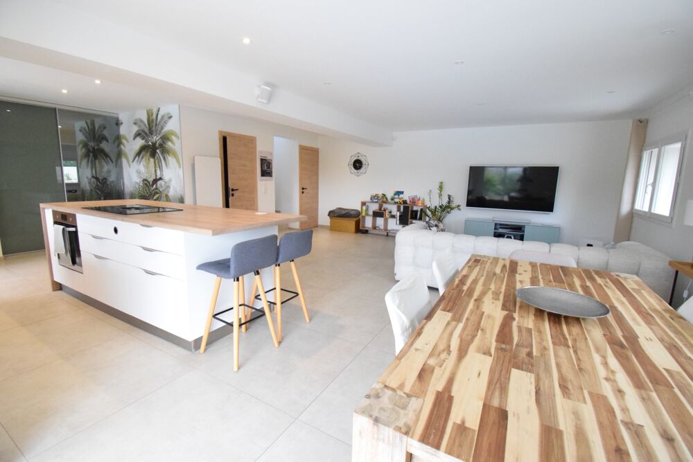 Vente Villa Maison à vendre 5 pièces Les Thermes rénovation récente et jardin exotique  Vidéo disponible La napoule