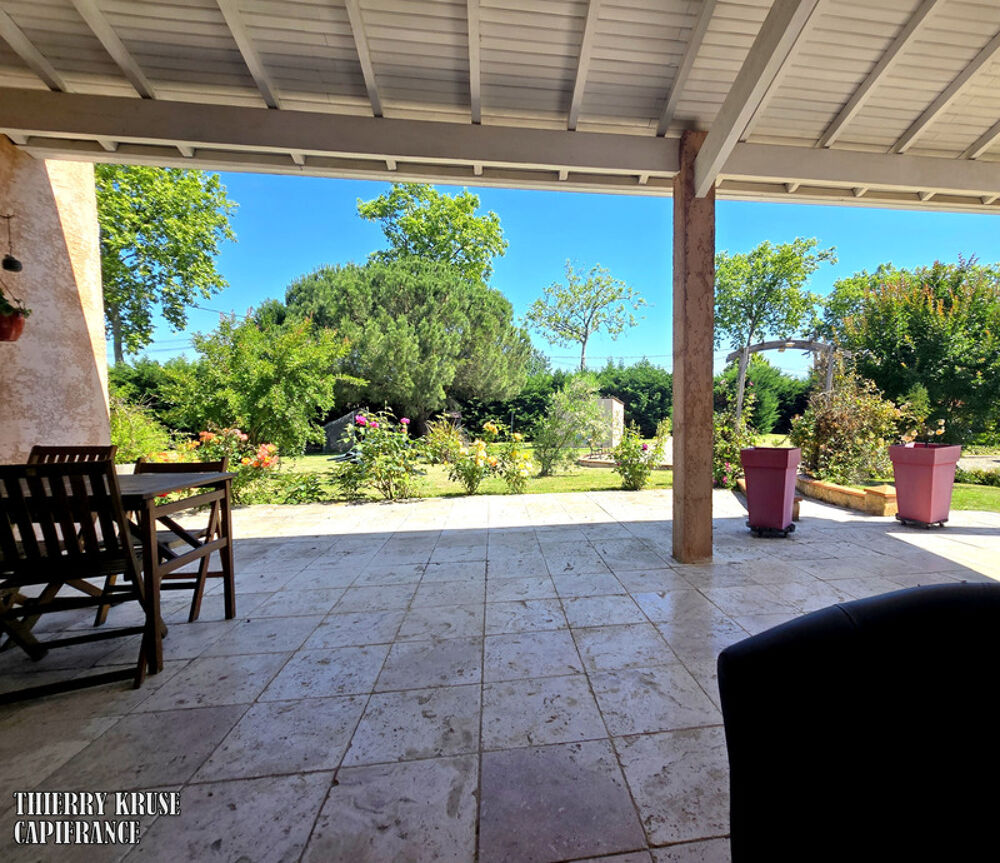 Vente Maison Maison familiale 136 m², quatre chambres, avec piscine sur plus de 2500 m² de terrain arboré et clôturé Castelsarrasin