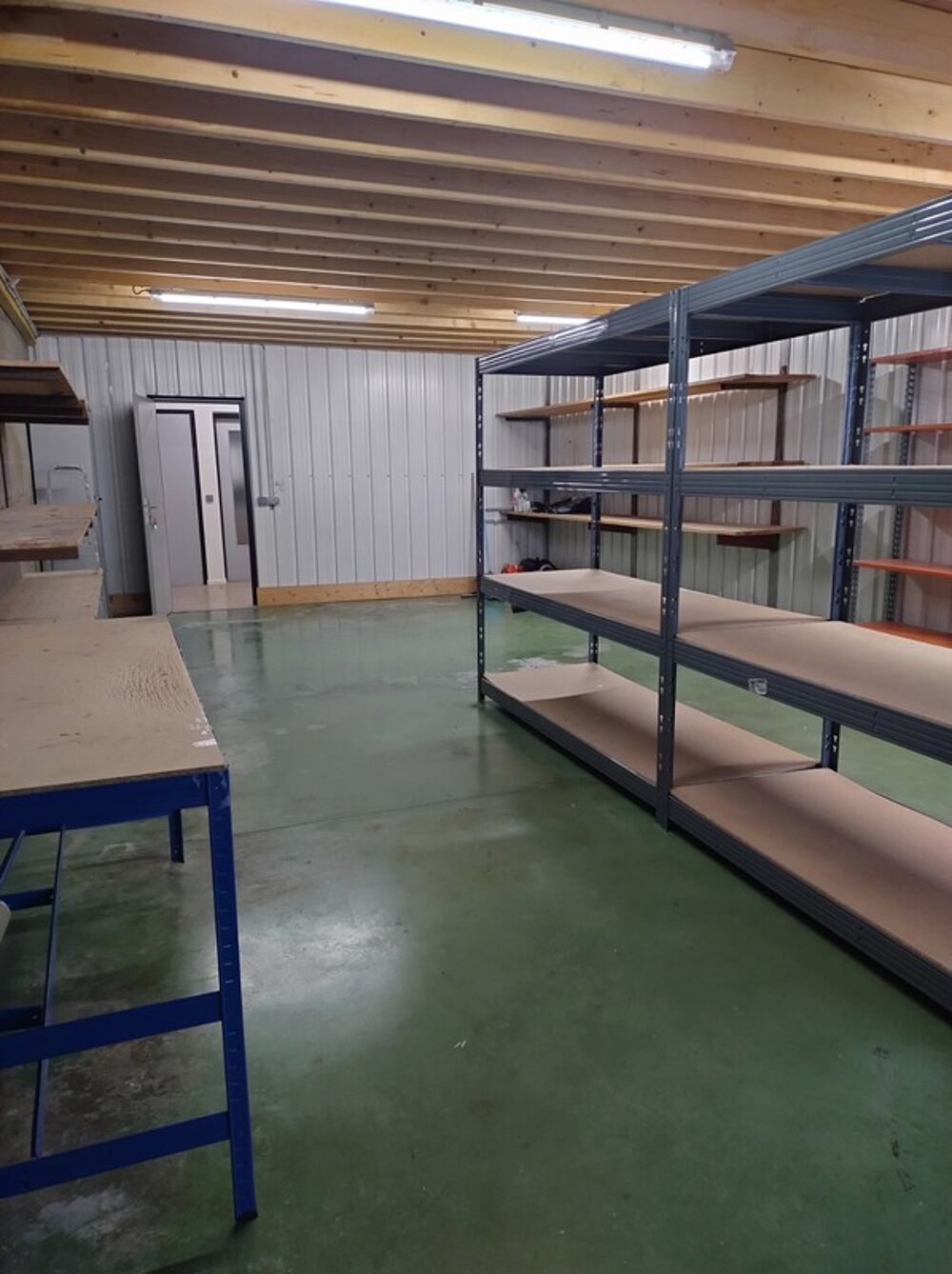   Dpt Savoie (73), à louer CHALLES LES EAUX local 52 m² Challes les eaux