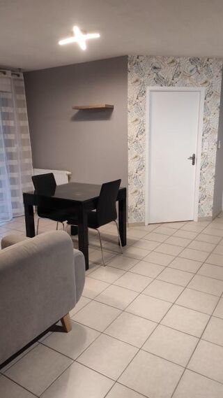  Appartement à louer 2 pièces 45 m²
