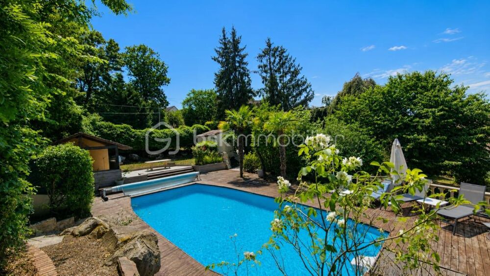 Propriété de caractère avec piscine