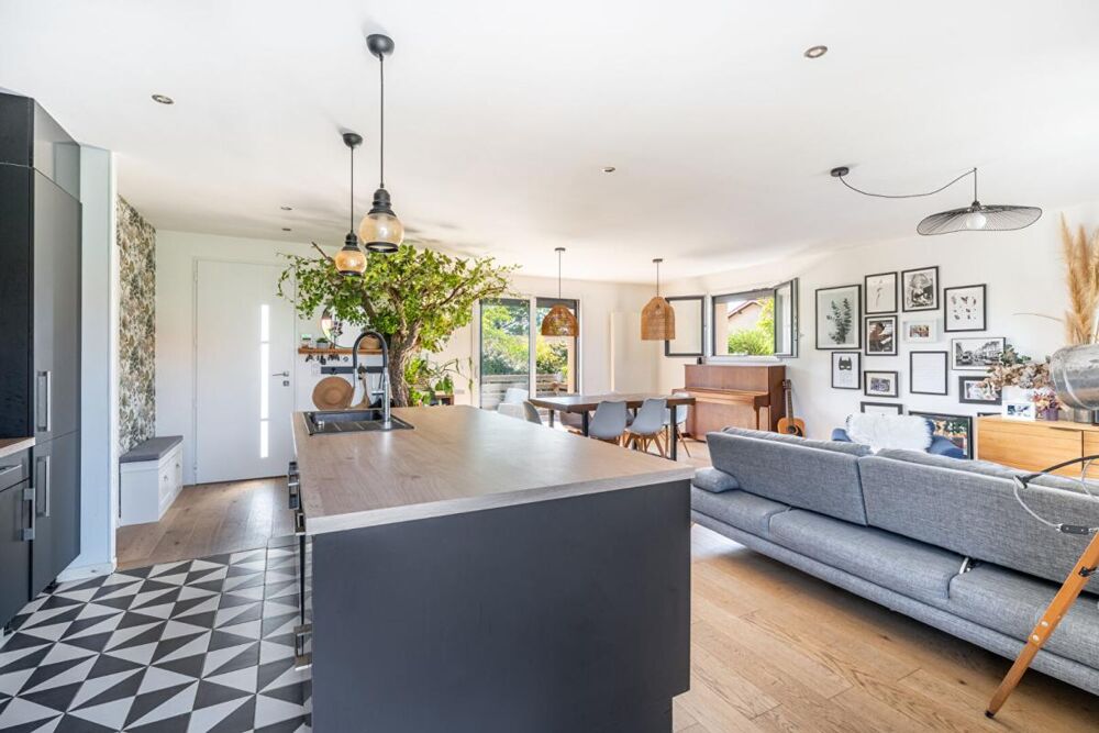 Maison familiale avec piscine et sans travaux à Chazay D Azergues 6 pièce(s) 155 m2