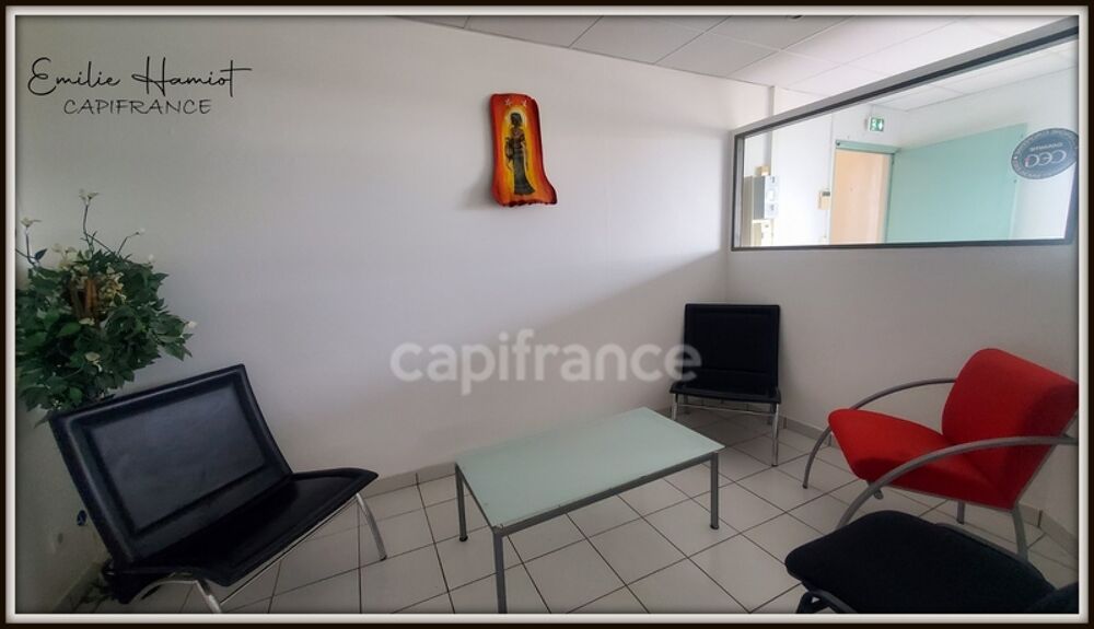  Local professionnel 11.20m² - Lamentin Place d'Armes Le lamentin