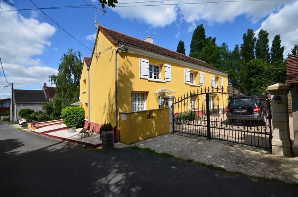 Vente Maison Coulommiers (77) Maison de caractère à vendre de 226 m2 et son jardin paysagé Rebais