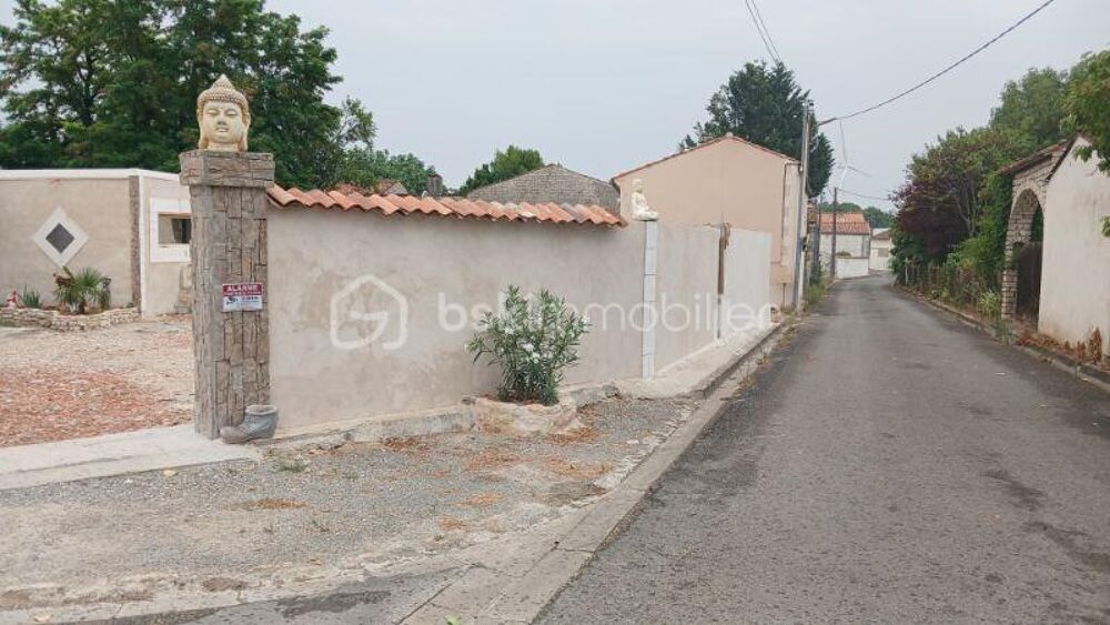 ? COUP DE COEUR ! Maison récente de 136 m² avec terrain clos de 722 m²  Fort potentiel  Gibourne (17)