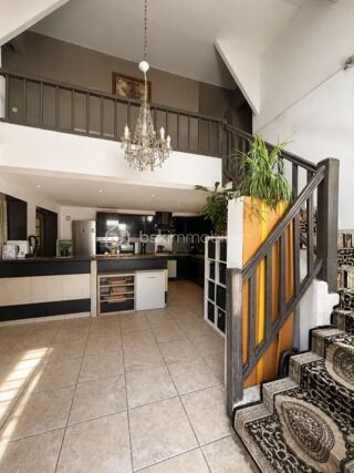  Immeuble � vendre 15 + pi�ces 425 m�