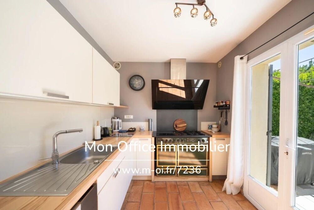 Vente Maison Référence : 7236-YAN - Villa 6 pièces- jardin-piscine-garage Eyguieres