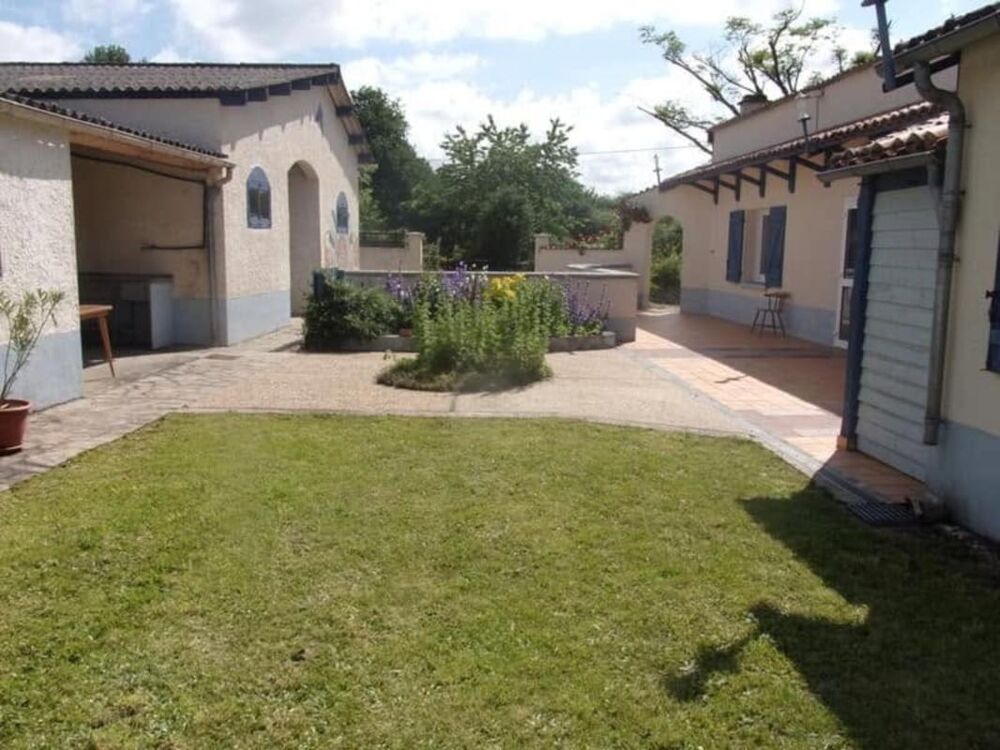 propriété équestre avec gîte & 14 hectares  Javerdat (Haute-Vienne)