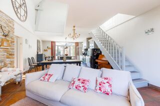  Maison  vendre 10 pices 