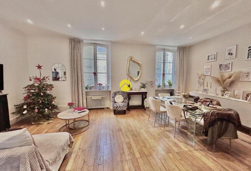 APPARTEMENT AVEC PISCINE CENTRE