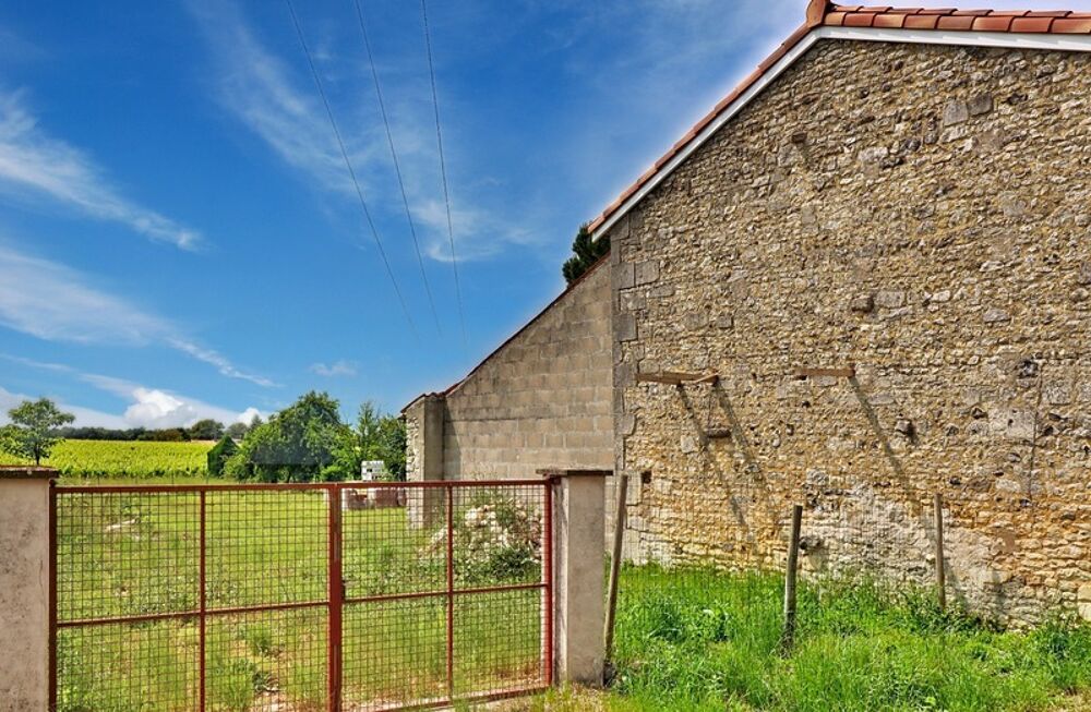 Vente Maison LONGÈRE DE CHARME DE 123M2 À RÉNOVER , VUE DEGAGEE – POTENTIEL GÎTE TOURISTIQUE Saint sulpice de cognac