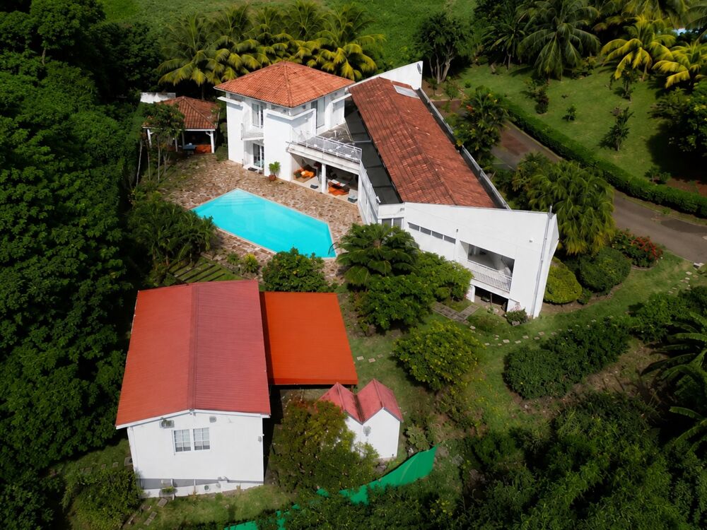 FORT-DE-FRANCE  Villa avec piscine et bungalow indépendant