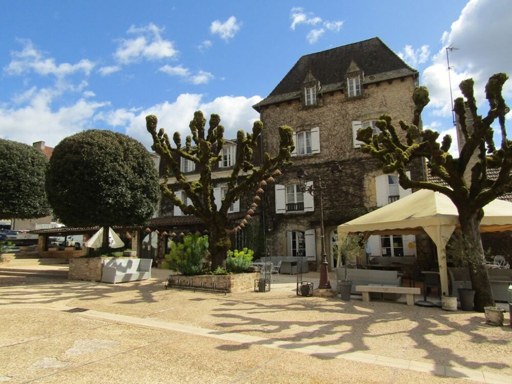   Magnifique fonds de commerce d'hôtel/restaurant dans un village classé du Périgord noir 