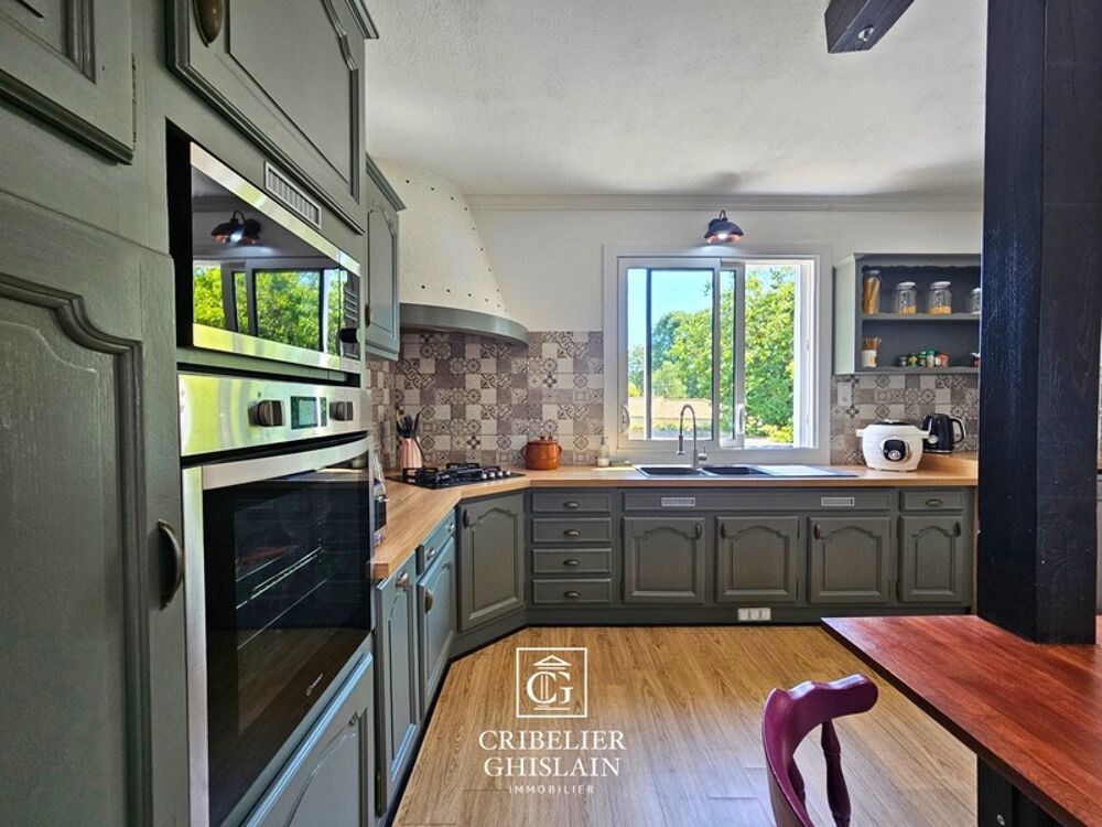 Maison familiale rénovée 240 m²  10 pièces  4 chambres  Essarts-en-Bocage (85)