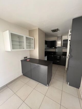 Appartement à louer 3 pièces 74 m²