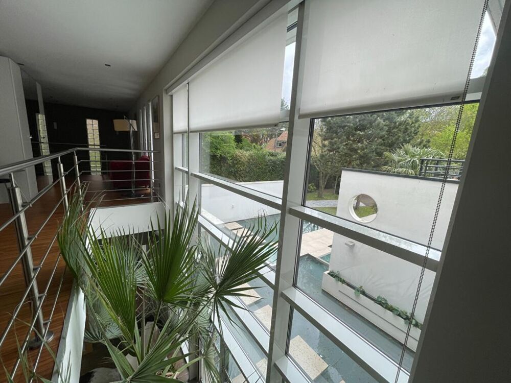 à vendre  Propriété/château Croix (59170)