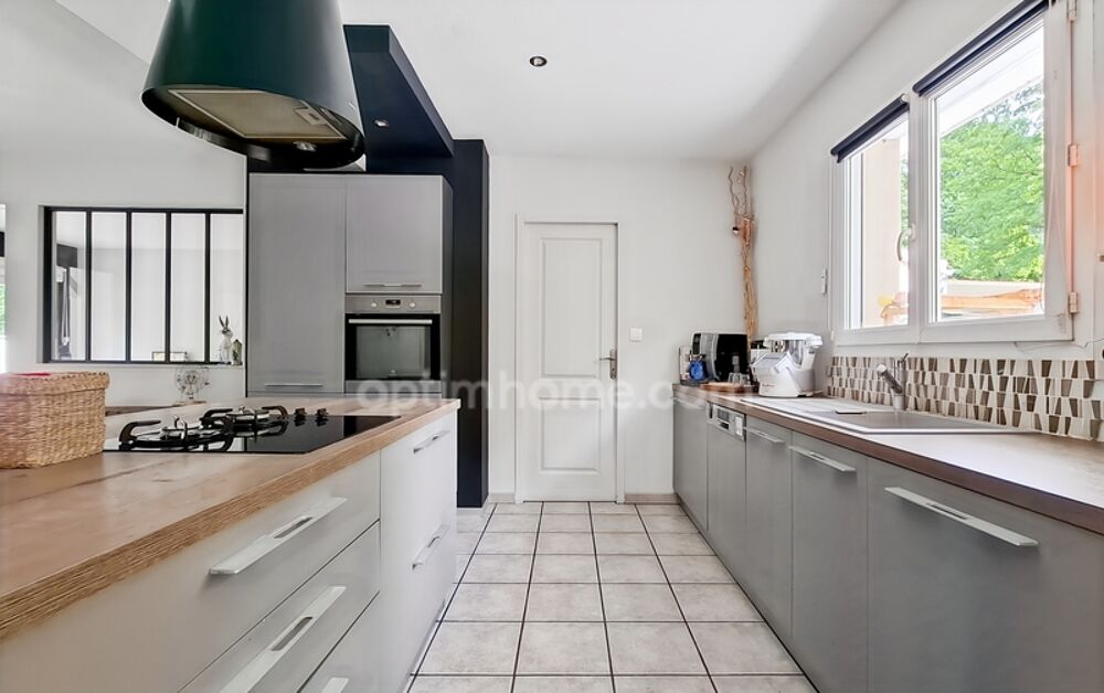 Vente Maison Maison de plain-pied 6 pièces avec piscine à vendre à Charmeil, proche Vichy – 142 m² habitables Charmeil