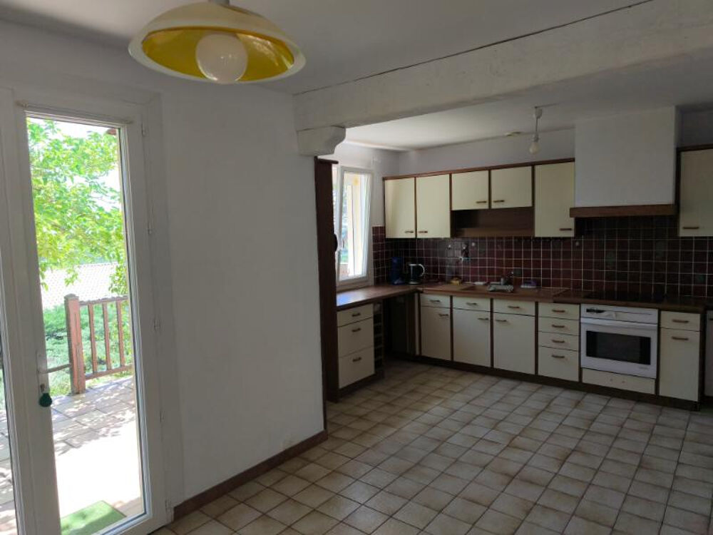 VILLA SUR SOUS SOL AVEC 2 TERRASSES ET JARDIN BURLATS