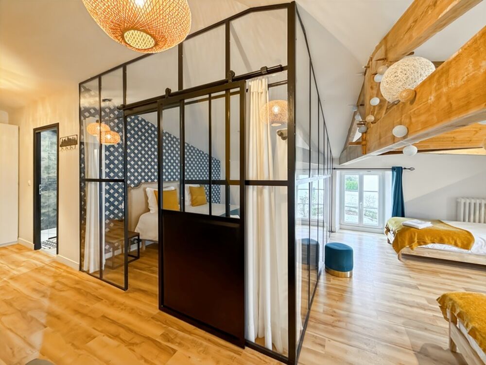 PROPRIÉTÉ DE PRESTIGE 10 PIECES AUX PORTES DE LA ROCHELLE