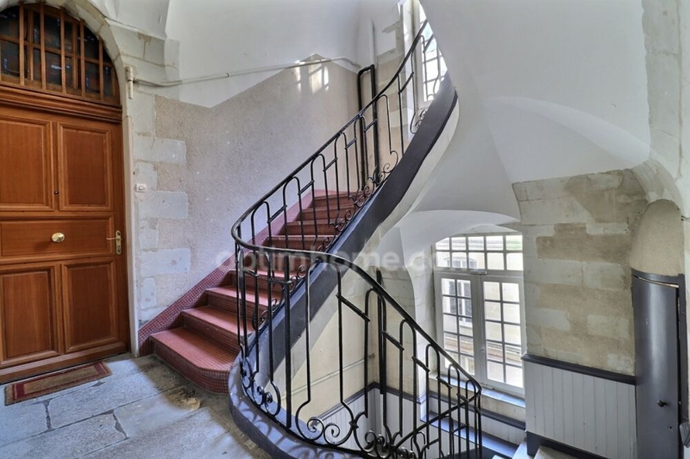 NANTES PLACE DE LA BOURSE  Charme du XVIIIème, calme absolu sur cour et volumes d'exception (T3 de 61 m²)