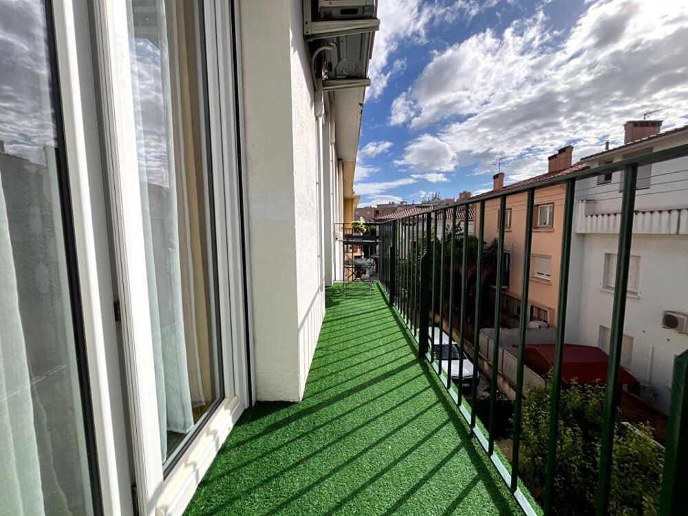 Magnifique appartement T3 de 77 m2 avec garage, situé au second et dernier étage sans ascenseur d'une petite copropriété aux fa