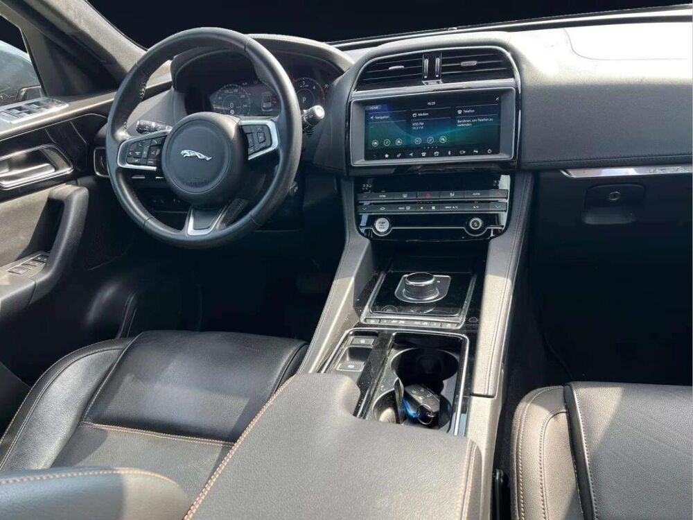F-PACE 25d • Prestige AWD Toit ouvrant 241ch 2021 occasion 33600 Pessac