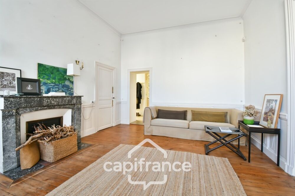 Vente Maison En CHARENTE MARITIME, A SAINT JEAN D'ANGELY (17), Maison de caractère à vendre 12 pièces  avec jardin, proche commerces Saint jean d angely