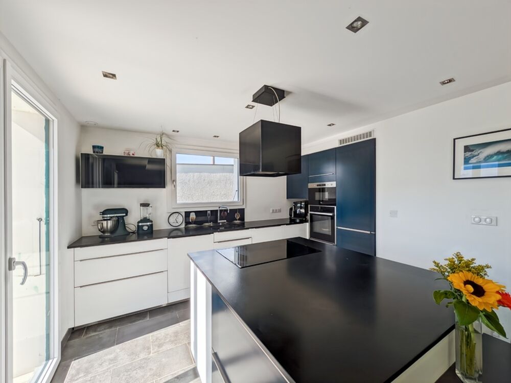 À vendre Maison 6 pièces LOISIN (74) Maison familiale avec piscine et dépendance  Secteur recherché aux portes de Genève