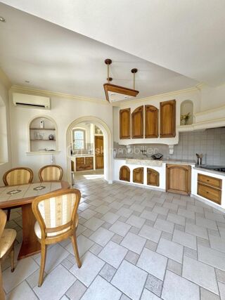  Villa  vendre 11 pices 420 m