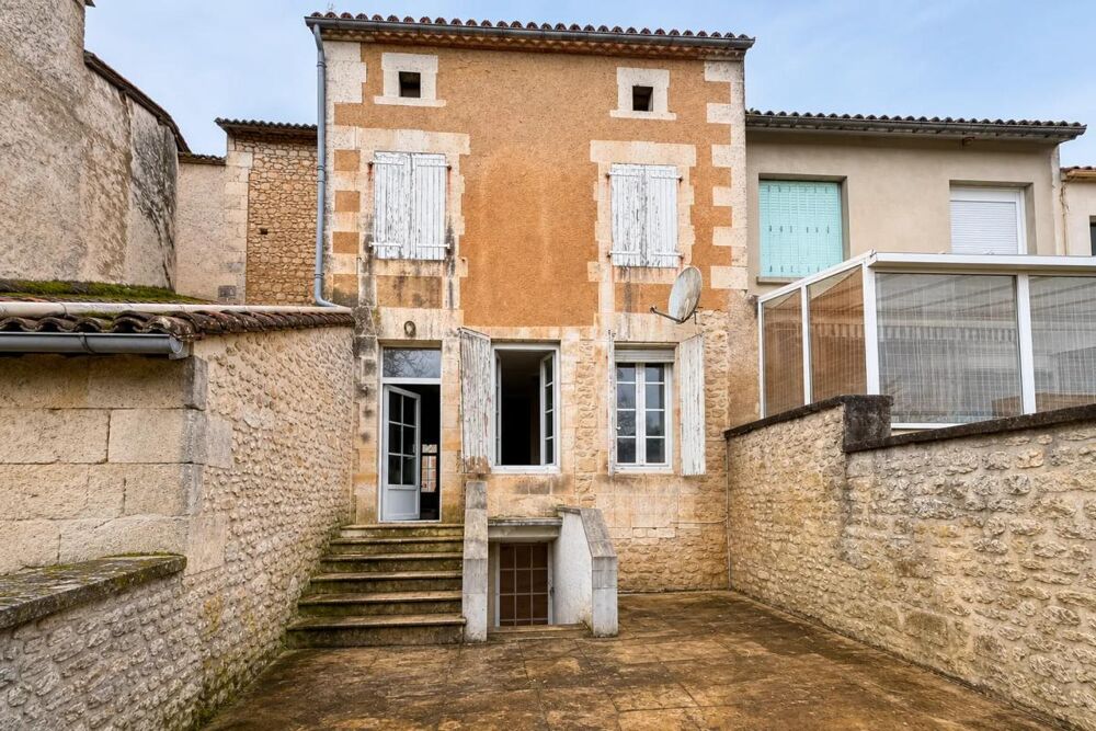 Maison spacieuse à Ronsenac, charme et confort