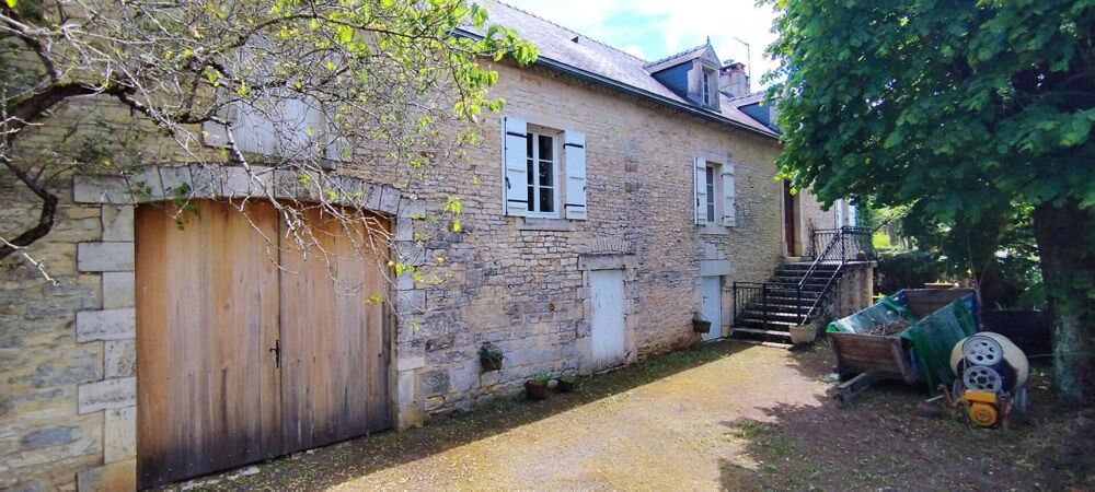 Maison de Bourg sur un terrain clos de 2365m²