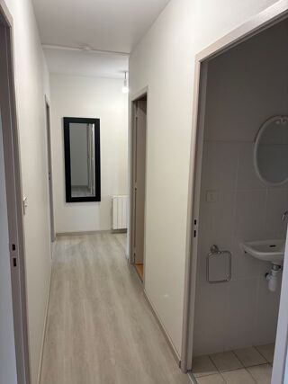  Appartement à louer 4 pièces 122 m²