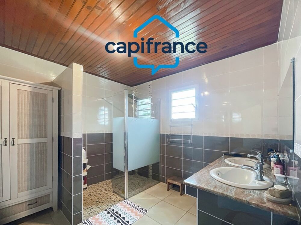 Dpt La Réunion (974), à vendre maison plain pied T5 de 121 m² sur Terrain de + de 700m2