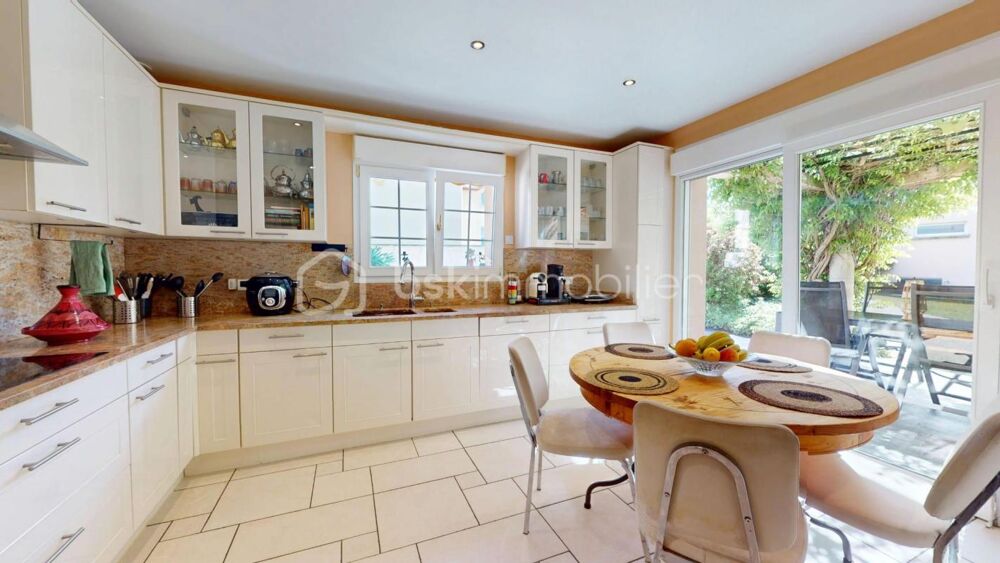 Vente Maison À VENDRE – SPACIEUSE MAISON FAMILIALE AVEC PISCINE ET GRANDE DÉPENDANCE, À PROXIMITÉ DE NANCY Fontenoy sur moselle