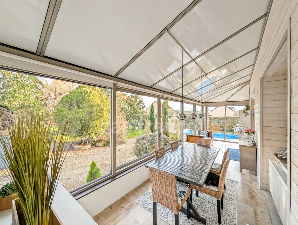 A vendre à 5 mn de Chalon-Sur-Saône (71) cette villa authentique de 189 m² 7 pièces 5 chambres 1 bureau et terrain de 2310 m²